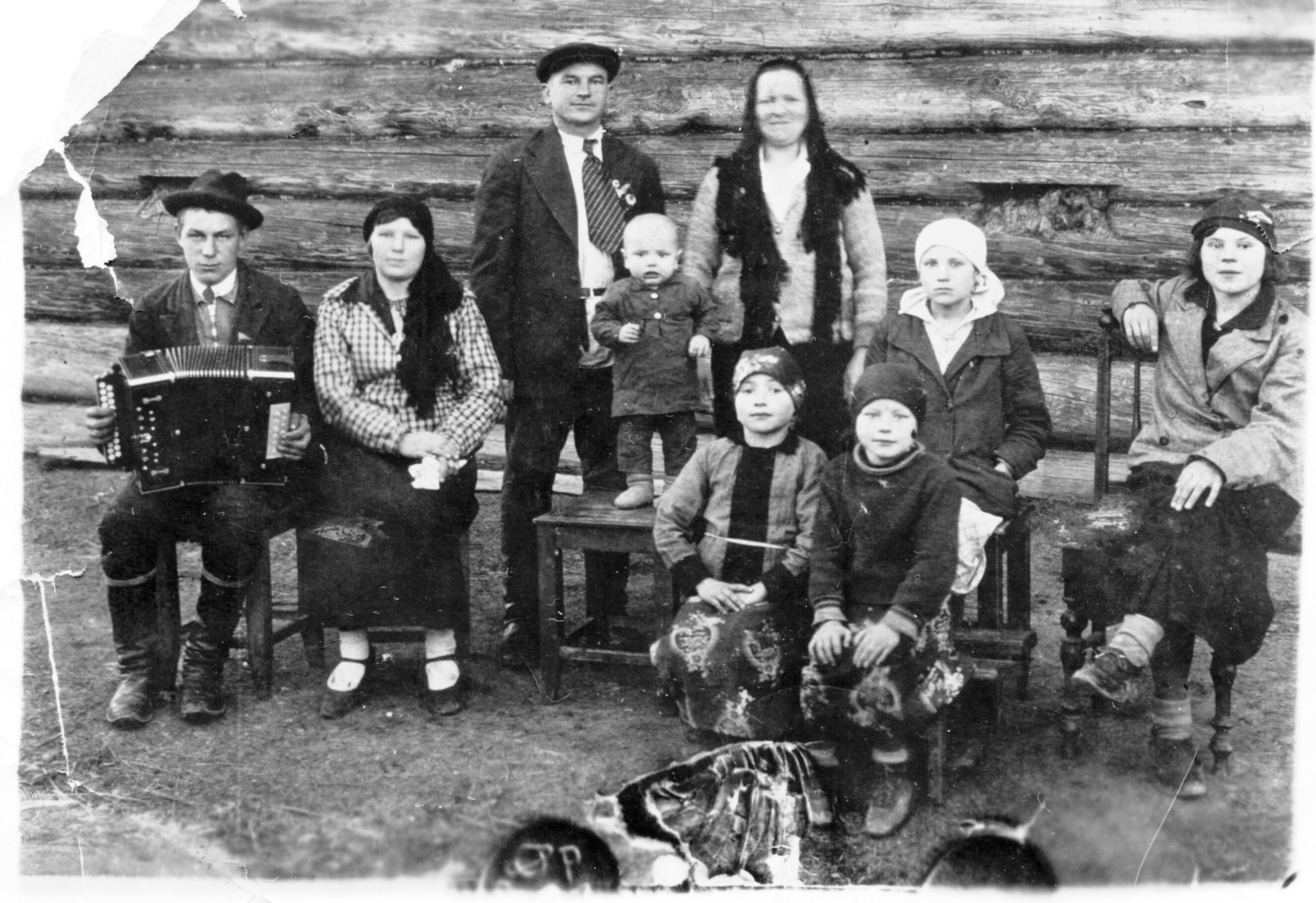 1938 год. Лаптев Иван Николаевич и Новоселов Мануил Федорович с женами- сестрами в девичестве Журавлевыми