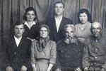 1955 год, д. Новоселово Колпашевского района Томской области, Василий Федорович Новоселов с семьей.