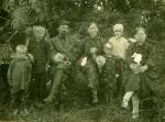 Мой дед, Прокопий Зинвьевич Целищев, и его семья. Снимок, примерно, 1931-1932 года.