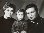 Лев Матвеевич Повал с женой Тамарой Афанасьевной и дочерью 40 лет назад