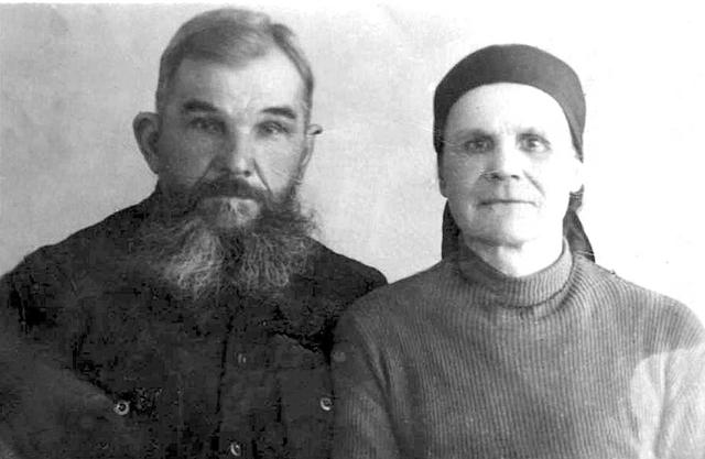 Анна Андрияновна и Василий Федорович Новоселовы
